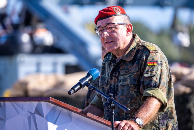 Vokietijos kariuomenės vadas pažadėjo ginti kiekvieną NATO teritorijos centimetrą
