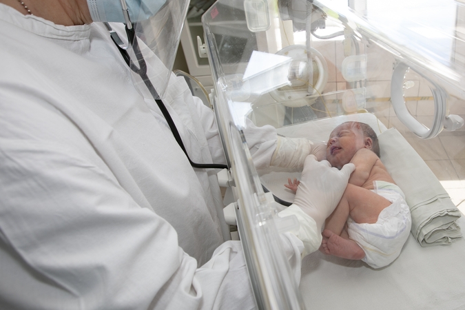 Nauda: visuotinis naujagimių tikrinimas yra efektyviausia kada nors sukurta visuomenės sveikatos apsaugos sistema, kuri padeda kontroliuoti retas ligas.