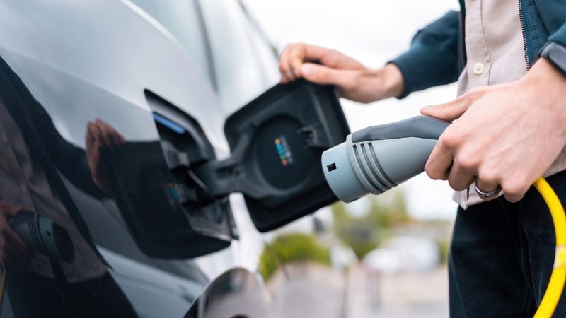Ekonomija: paskaičiuota, kad savivaldybė, vietoj nuomojamų automobilių įsigijusi keturis elektrinius automobilius, per šešerius metus sutaupytų 64 tūkst. eurų.