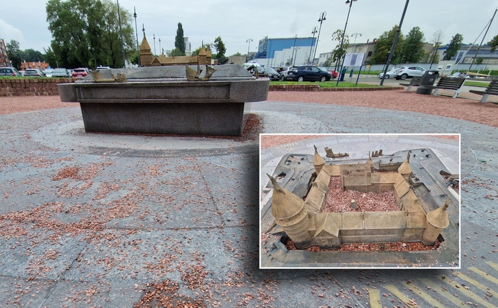 Žala: maketas kasdien apmėtomas raudono granito skalda.