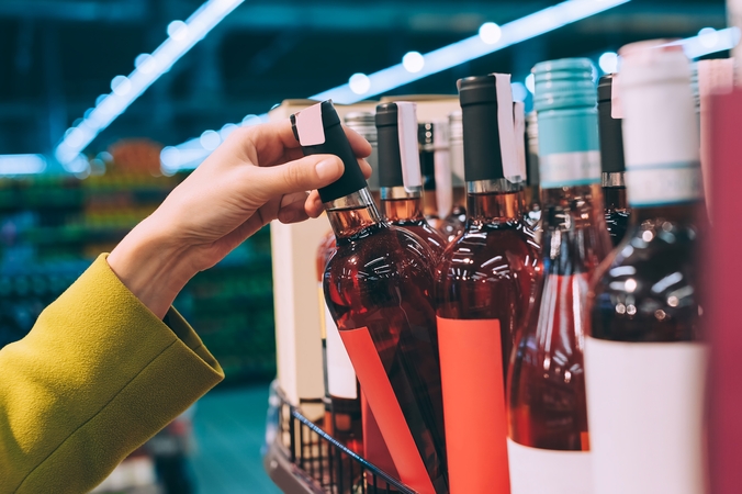 Sugrįš: kai kurie parlamentarai žada grįžti prie diskusijų dėl alkoholio prekybos pataisų.