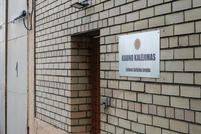 Kauno kalėjime nuo tarnybos nušalinti trys neblaivūs darbuotojai: tarp jų – ir pareigūnė