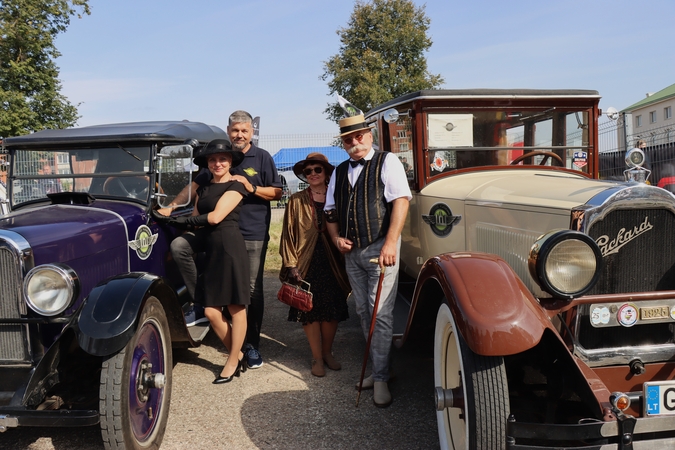 Istorija: prieš 100 metų pagamintus gražuolius „Oakland Phaeton“ ir „Packard“ atvairavo entuziastai iš Kauno.