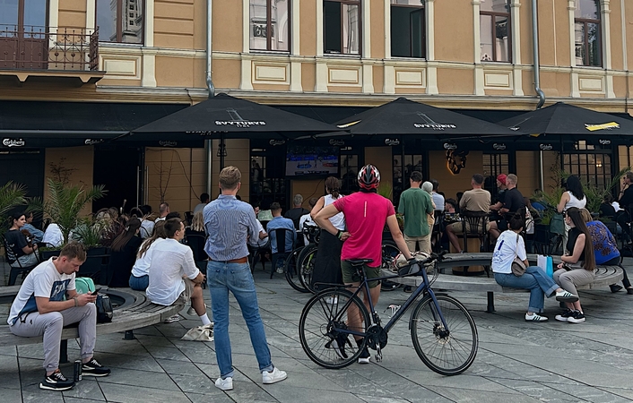 Krepšinis: Lietuvos rinktinės rungtynių dieną sirgaliai būriuojasi ten, kur jos transliuojamos.