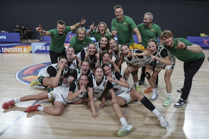 Sėkmė: šešiolikmečių merginų rinktinė iškovojo Europos čempionato B diviziono aukso medalius ir sugrąžino Lietuvą į A divizioną.