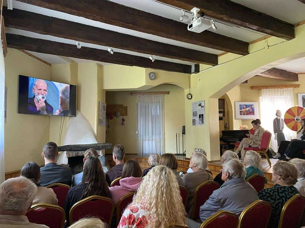 Susidomėjo: dokumentinis filmas apie vilko vaikų likimus – pilnoje žiūrovų salėje.