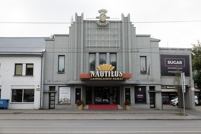 Keitėsi: tarpukariu iškilęs kaip kino teatras „Pasaka“, kinui šis pastatas tarnavo neilgai – 2000 m. čia įsikūrė naktinis klubas „Los Patrankos“, dabar veikia laisvalaikio namai, striptizo klubas.