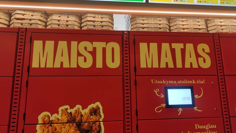 Naujovė: klaipėdietę nustebino kavinė be kasininkų – maistą atsiėmė kaip siuntą iš paštomato.