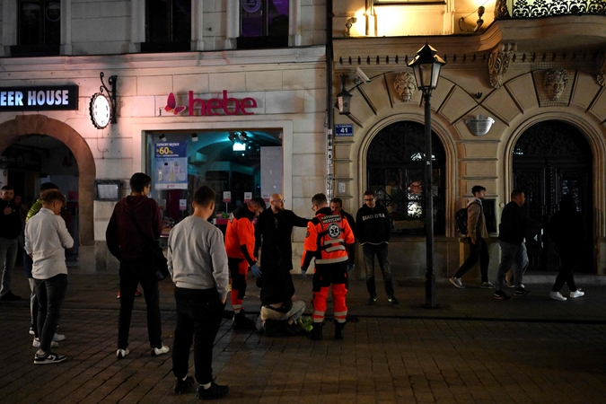 Lenkija svarsto uždrausti naktinę prekybą alkoholiu