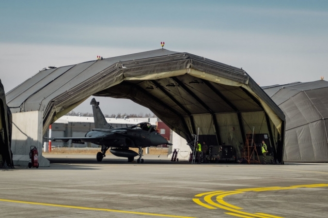 NATO naikintuvai šešis kartus kilo atpažinti ir lydėti Rusijos orlaivių