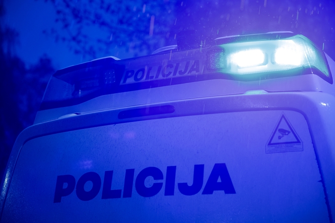 Kaune sustabdytame automobilyje policija aptiko įtartiną radinį