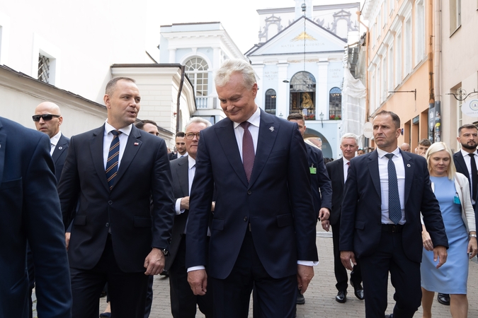 Karolis Nawrockis, Gitanas Nausėda