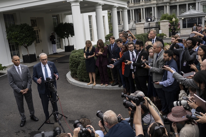 Gręsiant valdžios įstaigų uždarymui, Trumpo susitikimas su demokratais rezultato nedavė