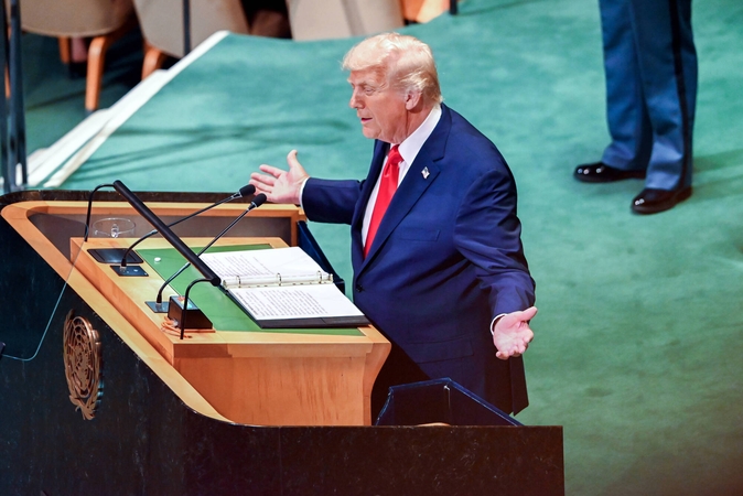 Eskalatorgeitas: Trumpas reikalauja ištirti „trigubą sabotažą“ Jungtinėse Tautose