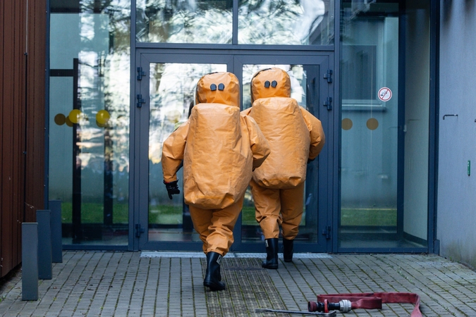 Aplinkybės: gama peilis – radioaktyvų kobalto šaltinį turintis radiochirurginio gydymo įrenginys, pratybose simuliuotas gaisro jo sektoriuje gesinimas, pacientų ir personalo evakuacija ir radiacinės taršos pasklidimas.