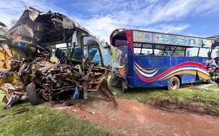 Ugandoje susidūrus dviem autobusams žuvo dešimtys žmonių