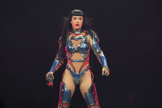 1984 — gimė JAV popmuzikos žvaigždė Katy Perry (Keti Peri).