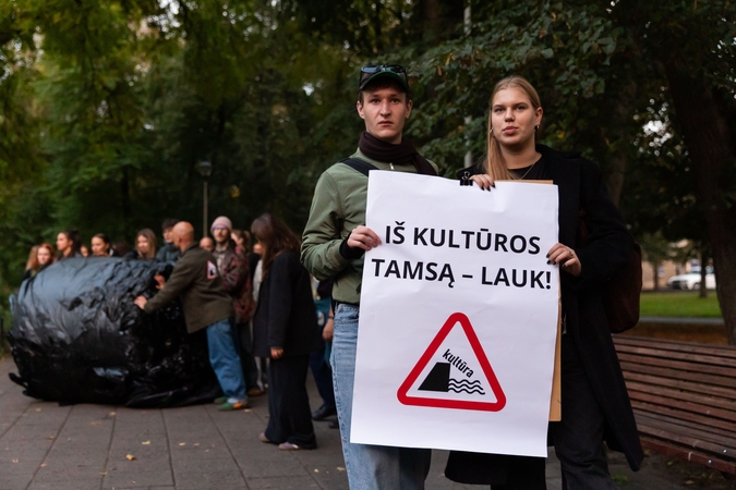 Meninė akcija „Iš kultūros tamsą – lauk”