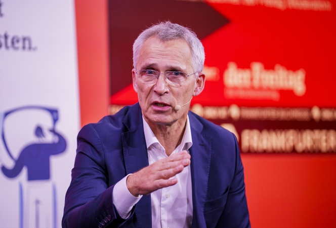Buvęs NATO vadovas: dialogas su Rusija turi būti grindžiamas jėga