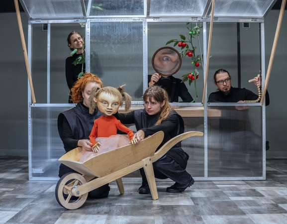 Efektas: tradiciniame teatre bunraku technika leidžia lėles atgaivinti stebėtinai realistiškai.