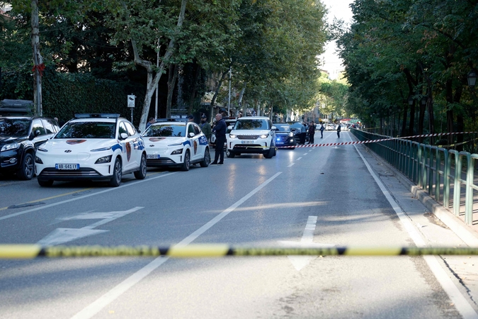 Albanijoje teisiamas vyras teismo salėje nušovė teisėją