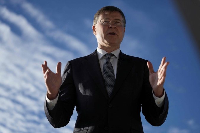 Eurokomisaras: Bendrija paragins G-7 partnerius panaudoti įšaldytą Rusijos turtą Ukrainai