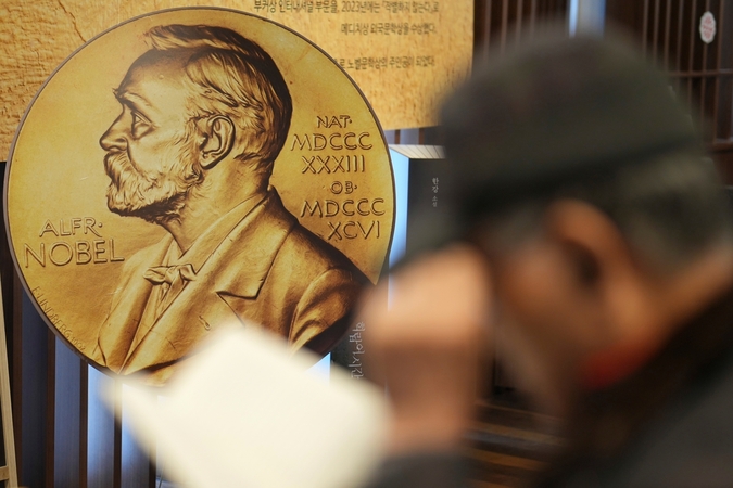 Favoritai gauti Nobelio literatūros premiją – šveicarų postmodernistas ir australai
