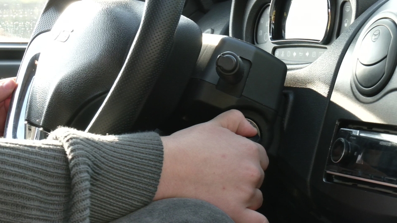 Kada galės vairuoti jaunesni nei aštuoniolikos metų?
