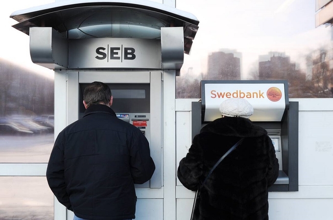 Bankai praneša, kam brangins paslaugas