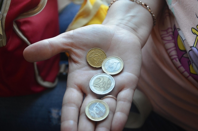 Gamintojų kainos euro zonoje smuko pirmą kartą per devynis mėnesius