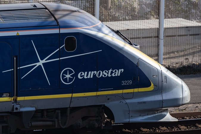 „Eurostar“ planuoja Lamanšo tuneliu paleisti dviaukščius traukinius