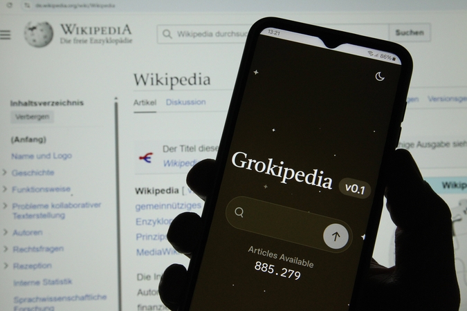 Muskas išleido Grokipediją, siekdamas konkuruoti su Vikipedija