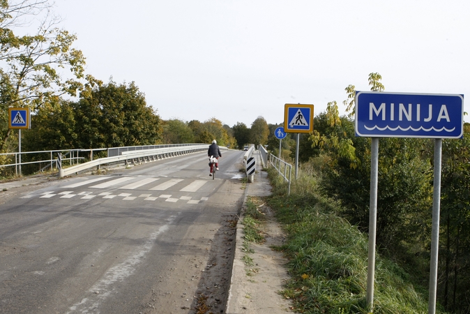 Uždaryta: Tilto gatve dar kurį laiką nepavyks išvažiuoti į greitkelį, gali būti, kad eismo uždarymą teks pratęsti.