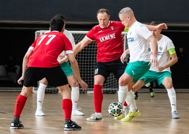 Įsižaidė: Dentinho treniruojami Kauno žalgiriečiai (baltos spalvos marškinėliai) Lietuvos čempionate kol kas neprarado nė vieno taško.