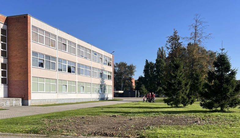 Įvykdė: džiaugiamasi, kad progimnazijos teritorija – švari ir tvarkinga.