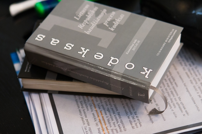 Pasekmės: pagal du Baudžiamojo kodekso straipsnius kaltinamajam gali grėsti net ir laisvės atėmimas iki trejų metų.