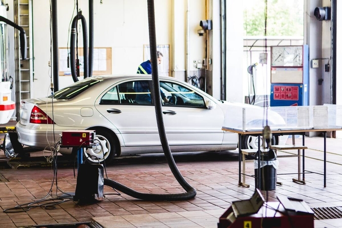 Rūpesčiai: tūkstančių automobiliais su dujų įranga važinėjančių klaipėdiečių laukia rimtos problemos – šalyje veikia tik dvi licencijuotos įmonės, turinčios teisę atlikti dujų įrangos ekspertizę.