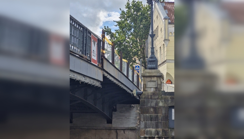 Planai: ateinantį savaitgalį bus bandoma dar kartą pakelti Biržos tiltą, šįkart – rankiniu būdu.