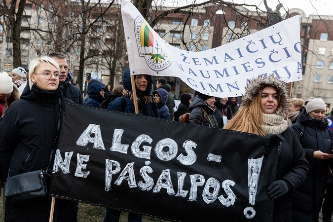  Mokytojų mitingas prie Seimo 2023 m.