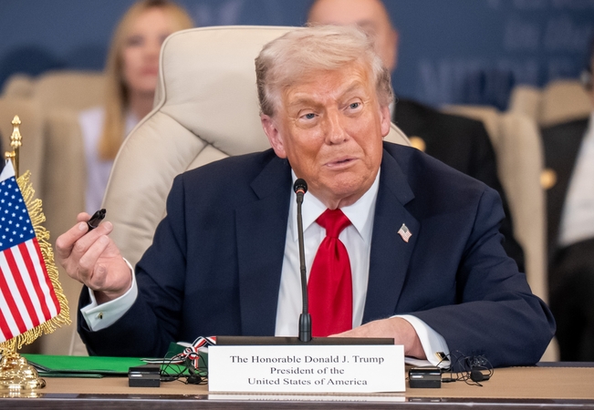 Donaldas Trumpas ragina „Hamas“ grąžinti įkaitų palaikus