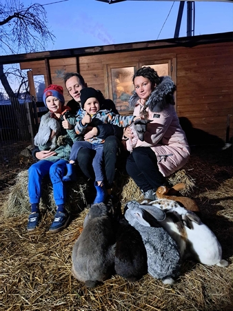 Realybė: vaikai, anot K. Charlanovos, dabar auga taip, kad retas gyvūną iš arti matęs – net ir kačiukų, jau nekalbant apie ožkas.
