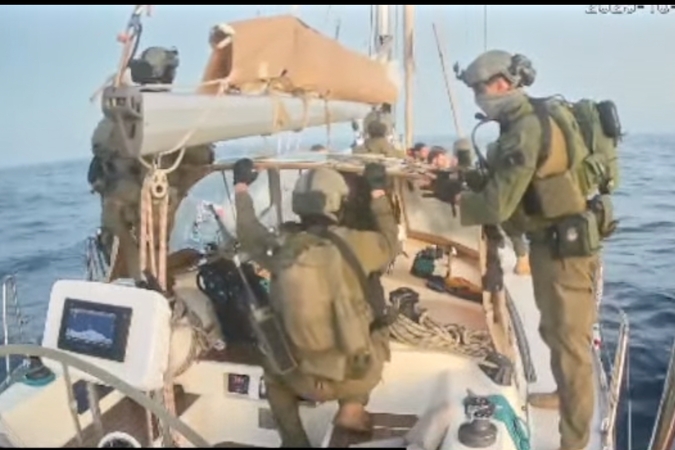 Izraelis teigia deportuosiantis Gazos paramos flotilės aktyvistus
