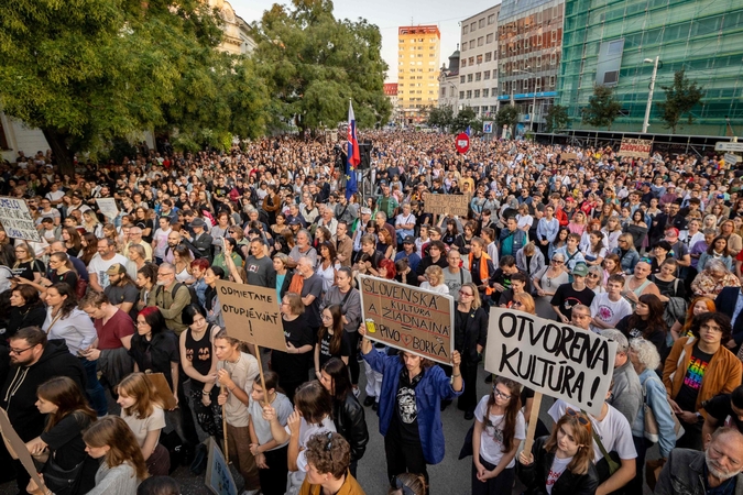 Pasipriešinimas: Slovakijoje prieš kultūros ministrės politiką, žlugdančią kultūrą, protestuojama jau daugiau nei metus, tačiau be rezultatų.