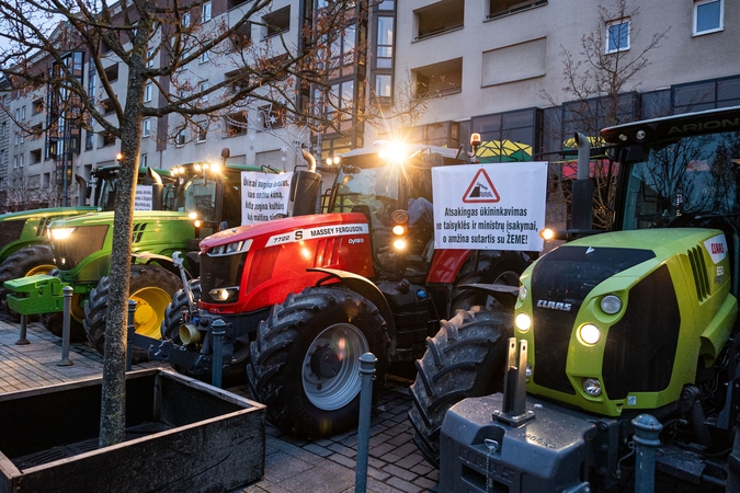 Kultūros asamblėjos mitingas užbaigtas muzikiniu traktorių pasirodymu