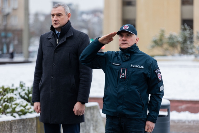 Statutinių pareigūnų protesto akcija „Popierinis saugumas“
