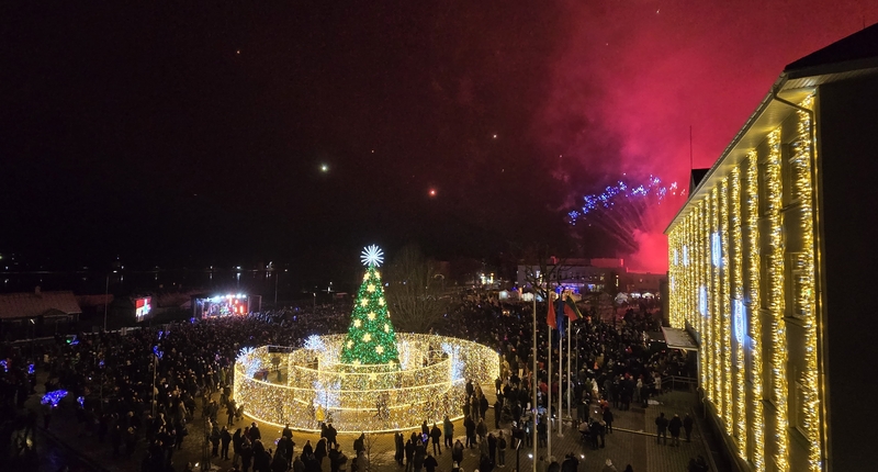 Širvintose įžiebta Kalėdų eglė