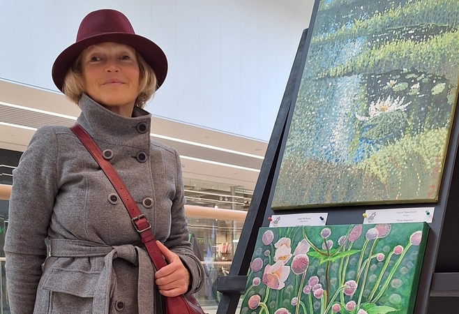 Įkvėpimas: menų sintezės festivalyje muzikantai gali prisiliesti prie dailės, o dailininkai – muzikuoti. Ilona kūrybinėje vasaros stovykloje pasirinko taškavimo technika pavaizduoti savo giminaitės sodybos gėlynus.