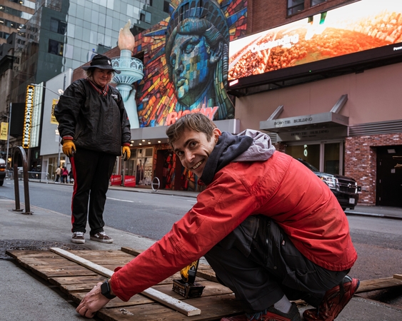 Niujorko bienalėje prasideda lietuvių pasirodymai, pristatytas performansui skirtas žurnalas