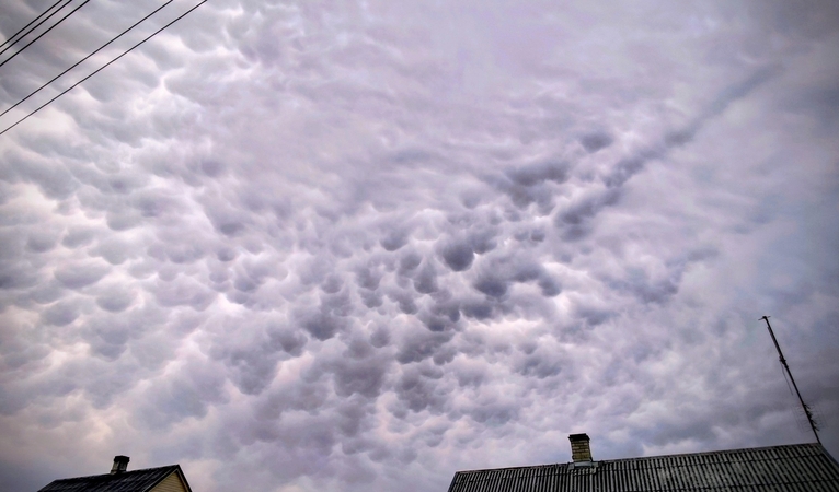 Sinoptikai: užfiksuota rečiau pastebima debesų atmaina