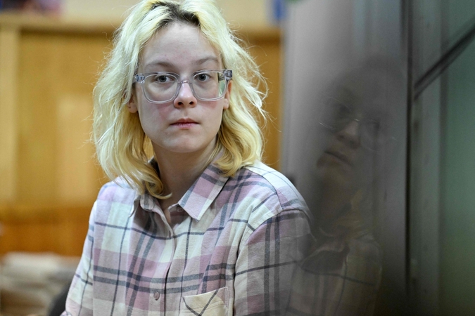 Šaltinis: gatvės muzikantė, atlikusi antikarines dainas, paleista iš kalėjimo išvyko iš Rusijos